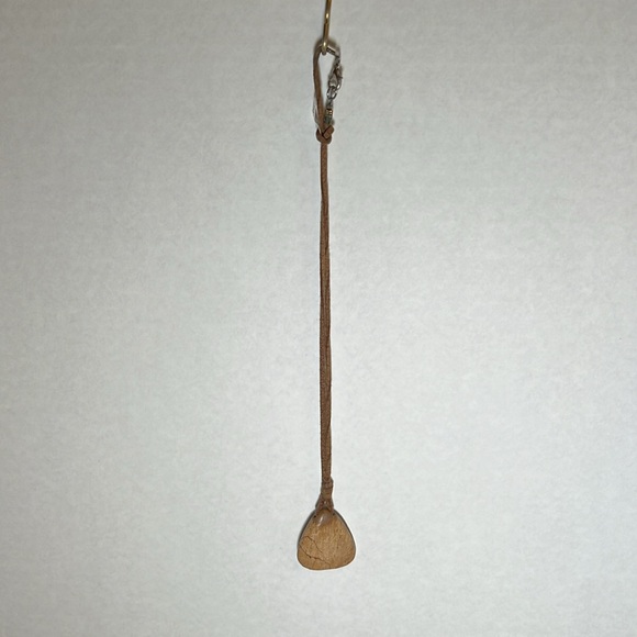 Natural stone pendant necklace with leather cording. - Picture 4 of 5